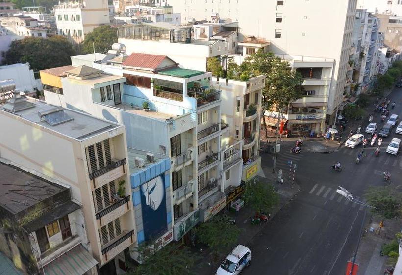 هتل Zoolut Stay 271