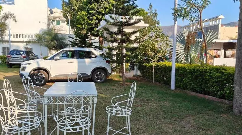 Moon Dance Hostel And Cafe