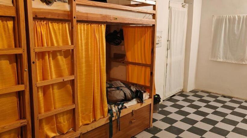 Moon Dance Hostel And Cafe