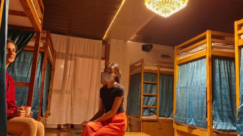 Moon Dance Hostel And Cafe