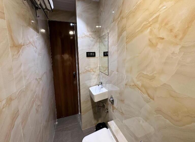 Hotel Orchid Inn,mumbai