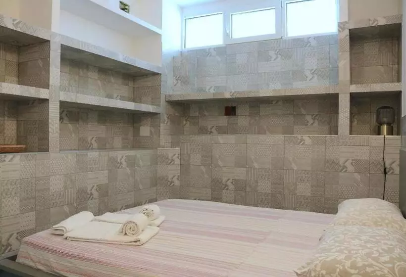 پانسیون Gambara Guests House
