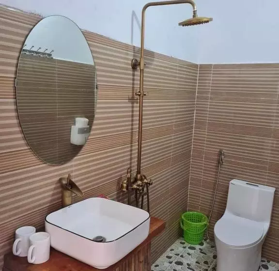 هتل Homestay Khánh đang
