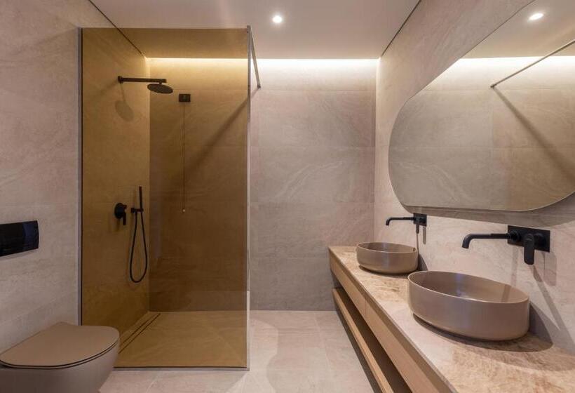 هتل Beyond A Luxury Boutique