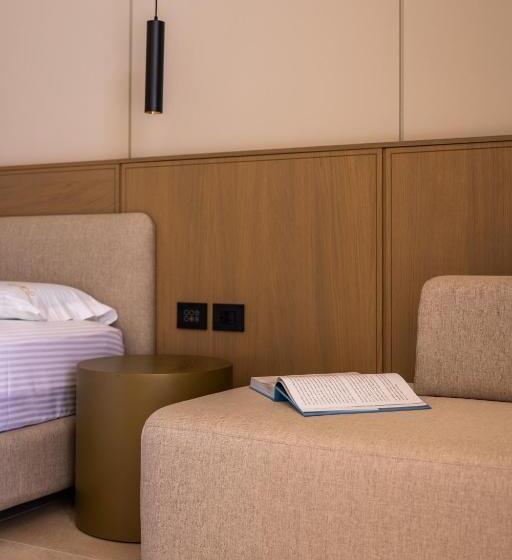 هتل Beyond A Luxury Boutique