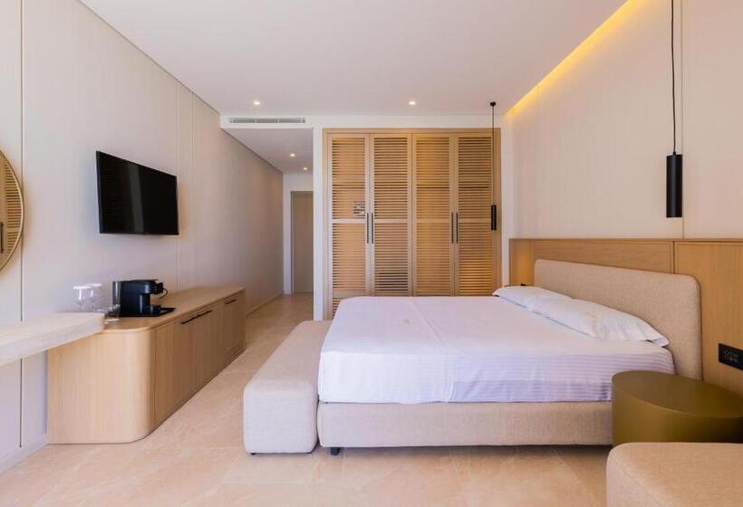 هتل Beyond A Luxury Boutique