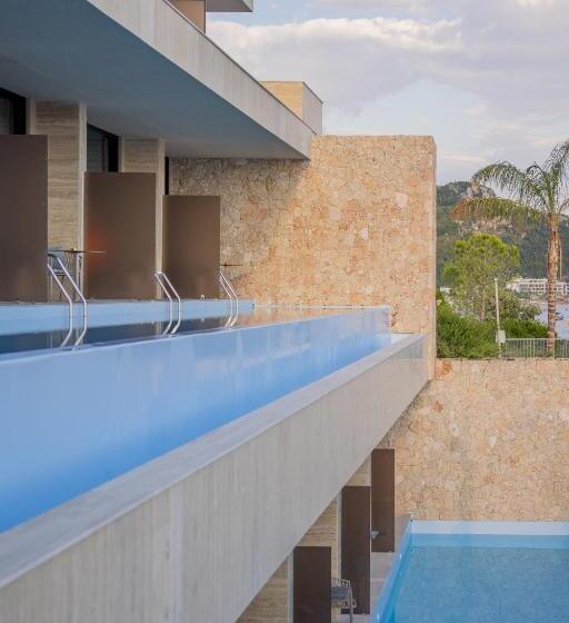 هتل Beyond A Luxury Boutique