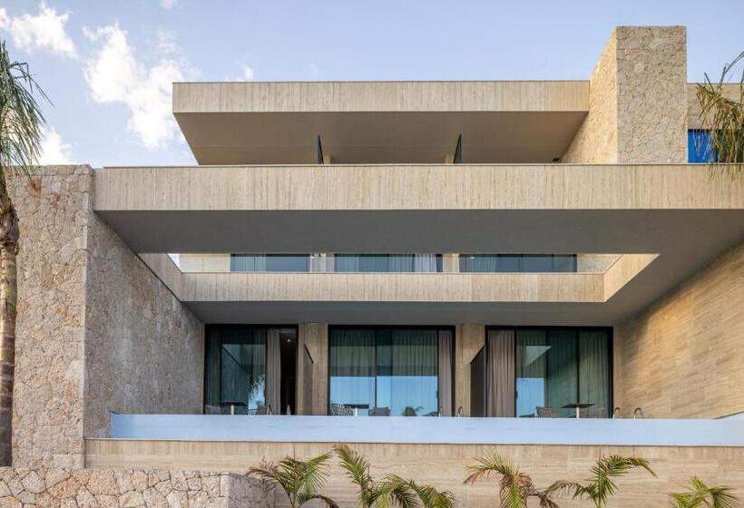 هتل Beyond A Luxury Boutique