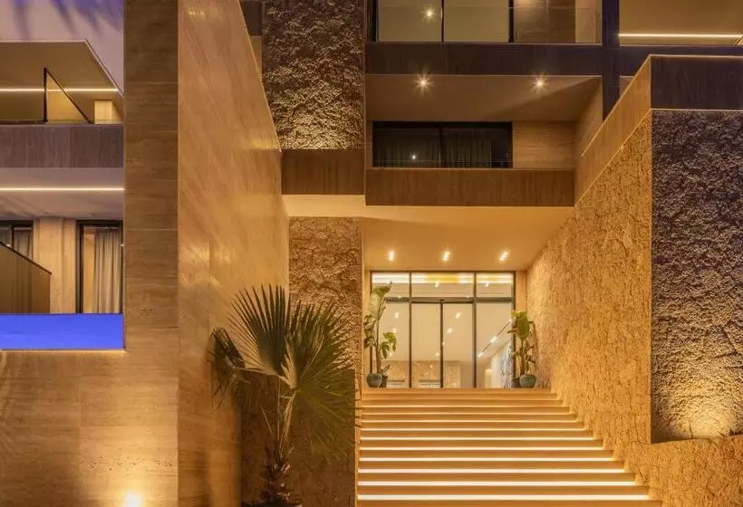 هتل Beyond A Luxury Boutique