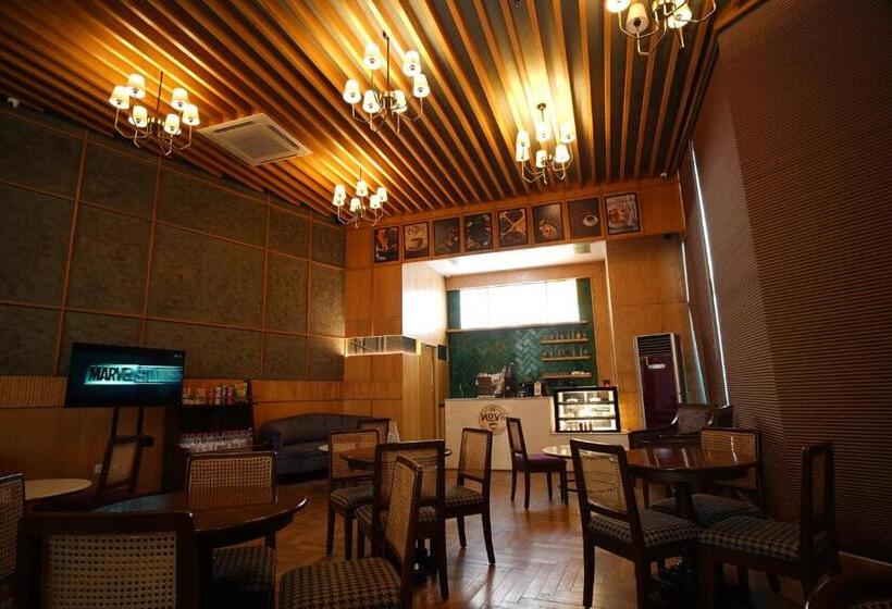 هتل Livbox At Supernova