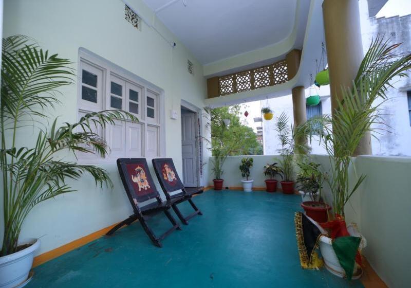 Hotel Magpie Paying Guest House