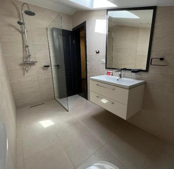 هتل Noblesse Bacău