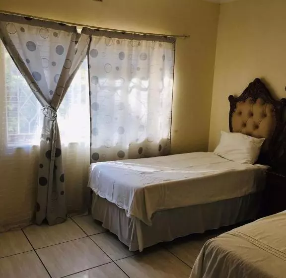 پانسیون Platinum Villa Guest House