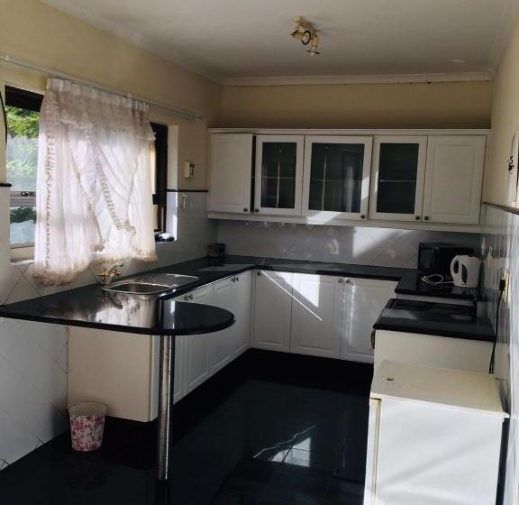 پانسیون Platinum Villa Guest House