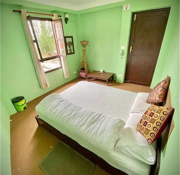 پانسیون The Nest Guest House