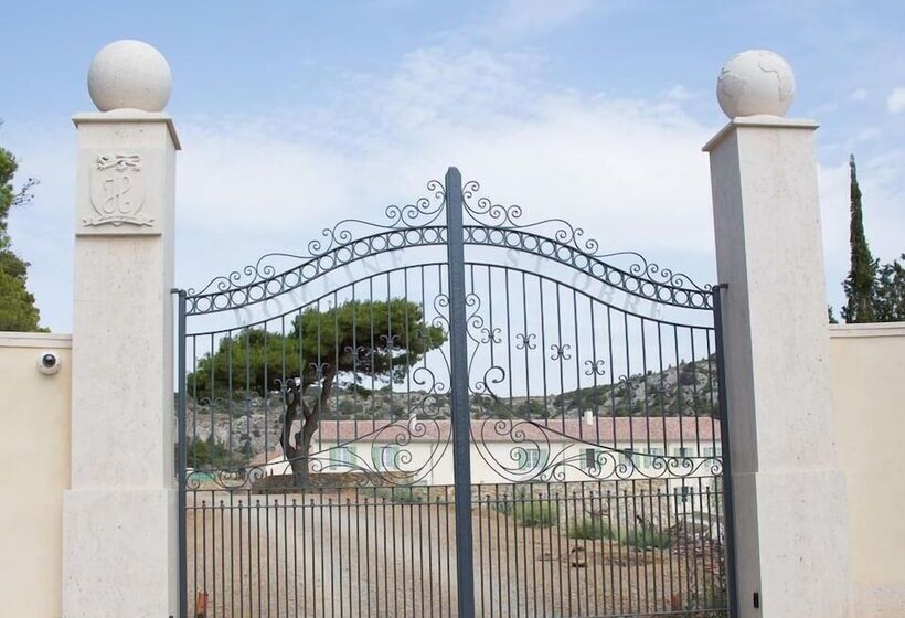 تختخواب و صبحانه Domaine De Saint Obre