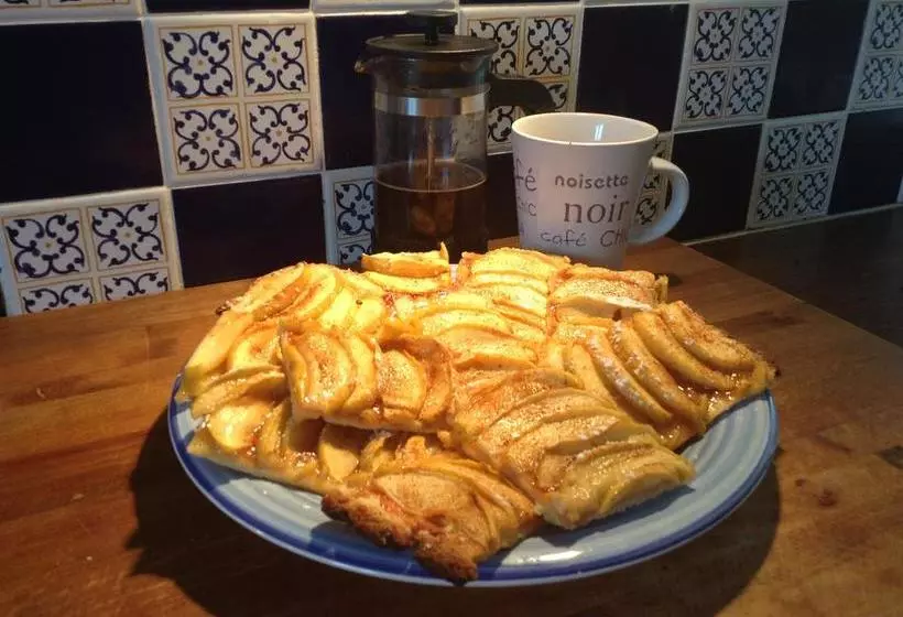 تختخواب و صبحانه Jambon De Printemps