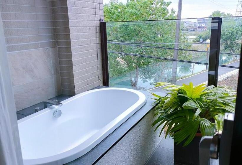 تختخواب و صبحانه 川岸空中villa