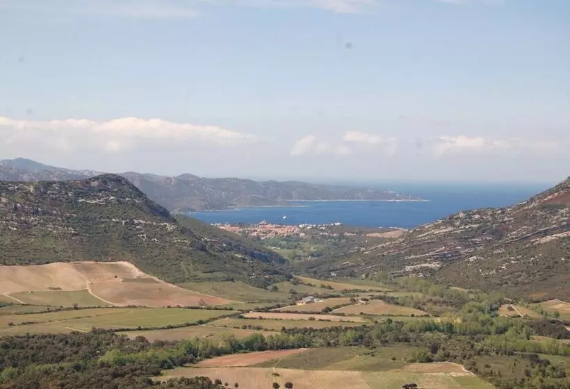 تختخواب و صبحانه Villa Aghjanella