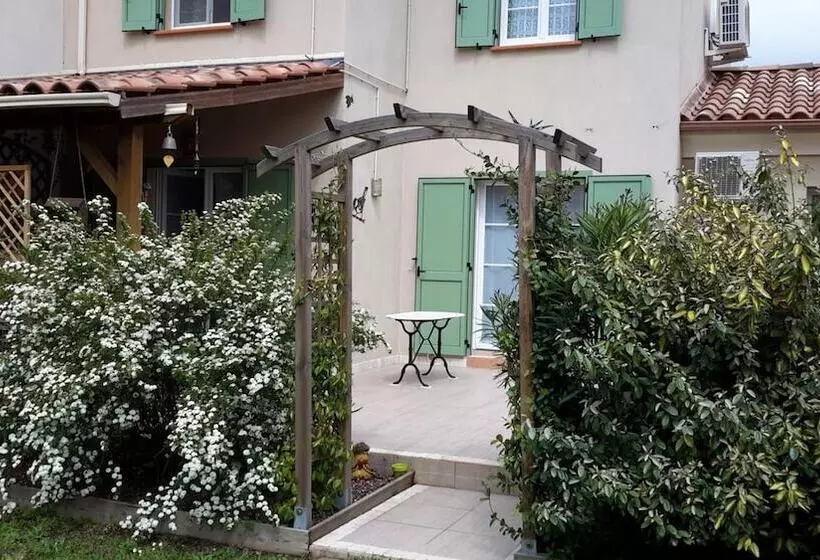 تختخواب و صبحانه Villa Aghjanella