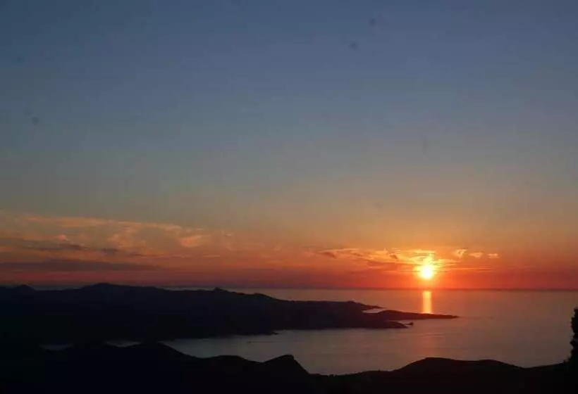 تختخواب و صبحانه Villa Aghjanella