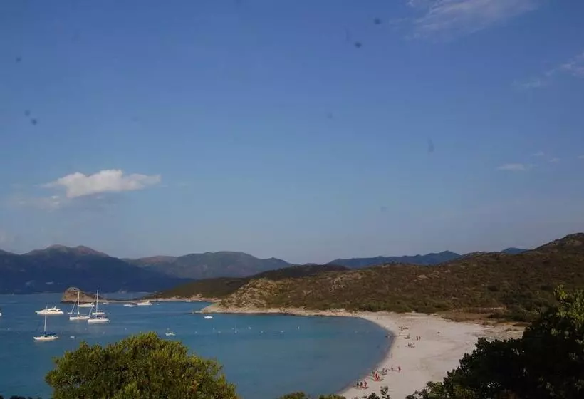تختخواب و صبحانه Villa Aghjanella