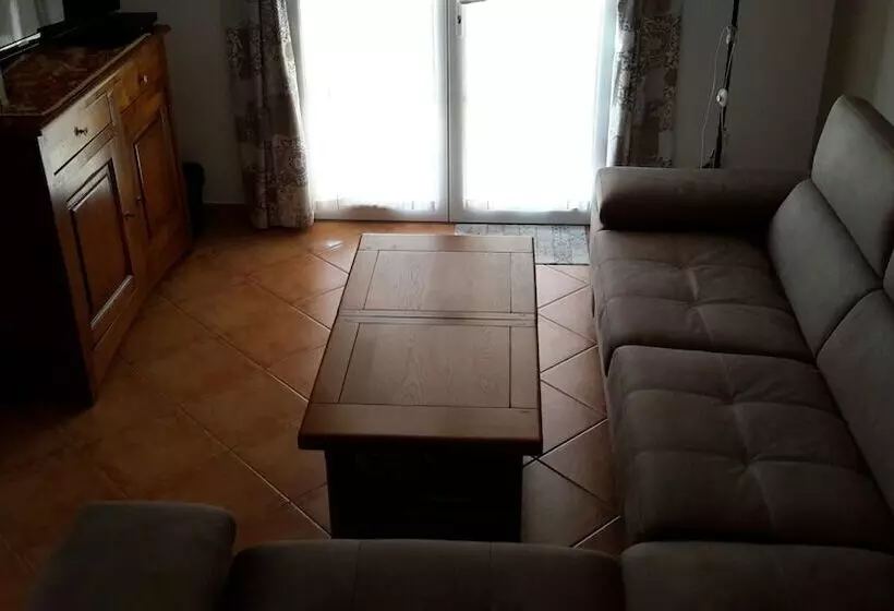 تختخواب و صبحانه Villa Aghjanella