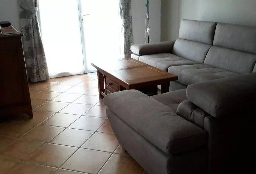 تختخواب و صبحانه Villa Aghjanella