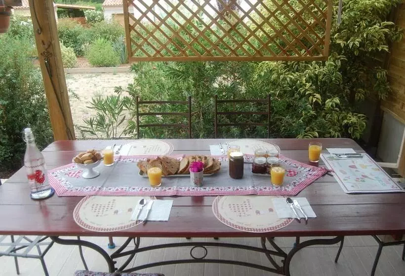 تختخواب و صبحانه Villa Aghjanella
