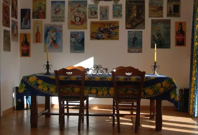 تختخواب و صبحانه Villa Aghjanella