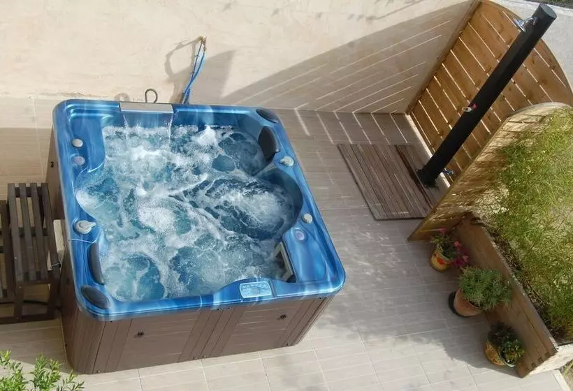 تختخواب و صبحانه Villa Aghjanella