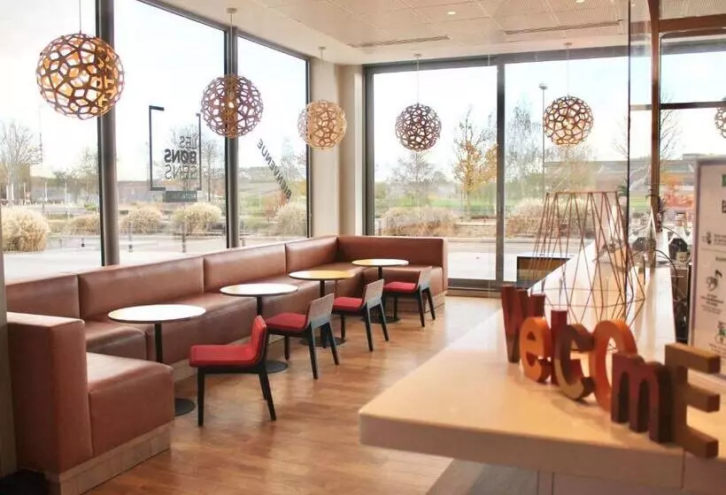 Hotelli Ibis Styles Guyancourt Versailles