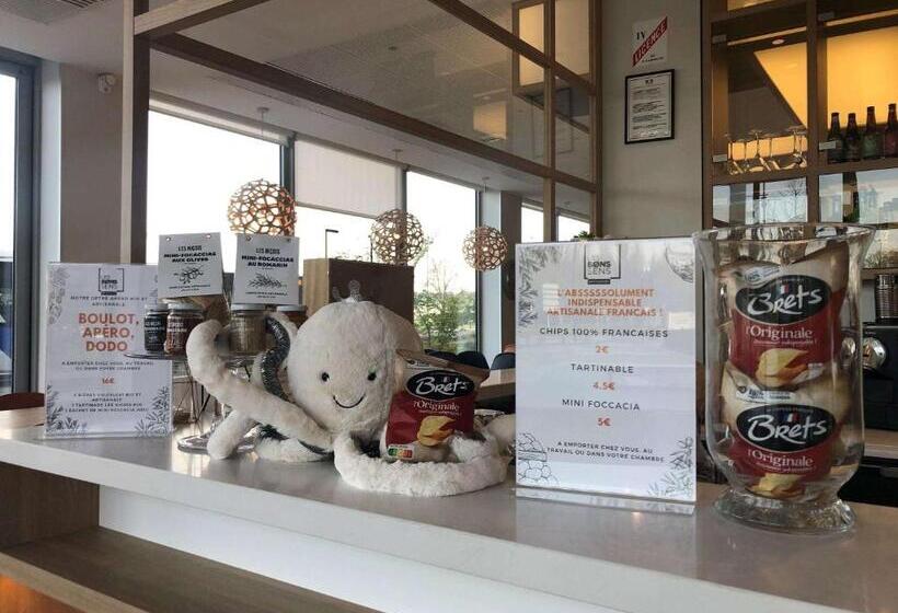 ホテル Ibis Styles Guyancourt Versailles