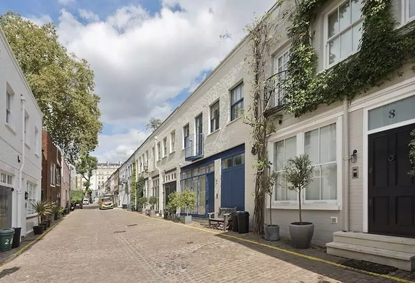 Amazing South Kensington Mews House By Underthedoormat