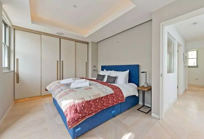 Amazing South Kensington Mews House By Underthedoormat