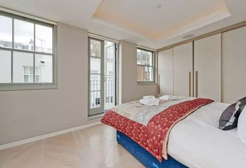 Amazing South Kensington Mews House By Underthedoormat