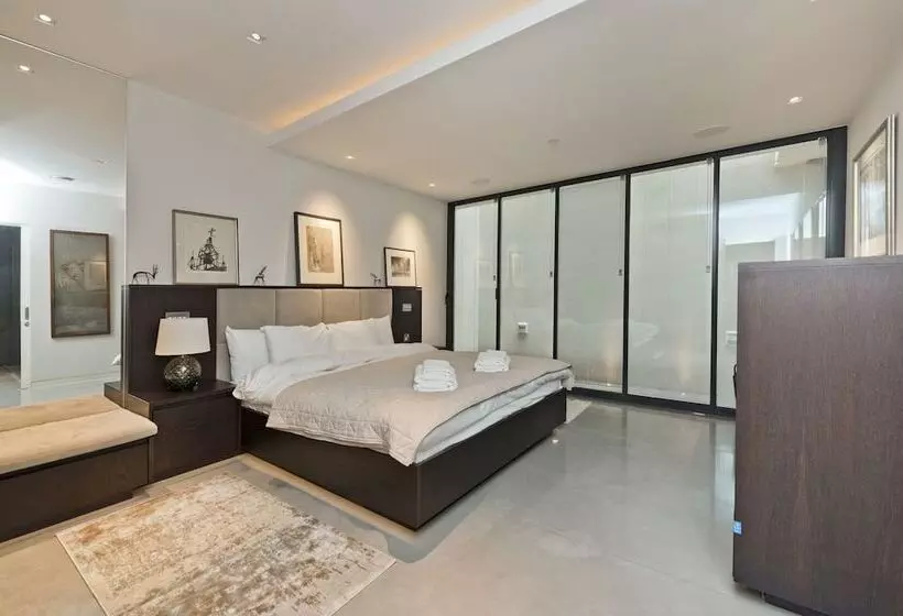 Amazing South Kensington Mews House By Underthedoormat