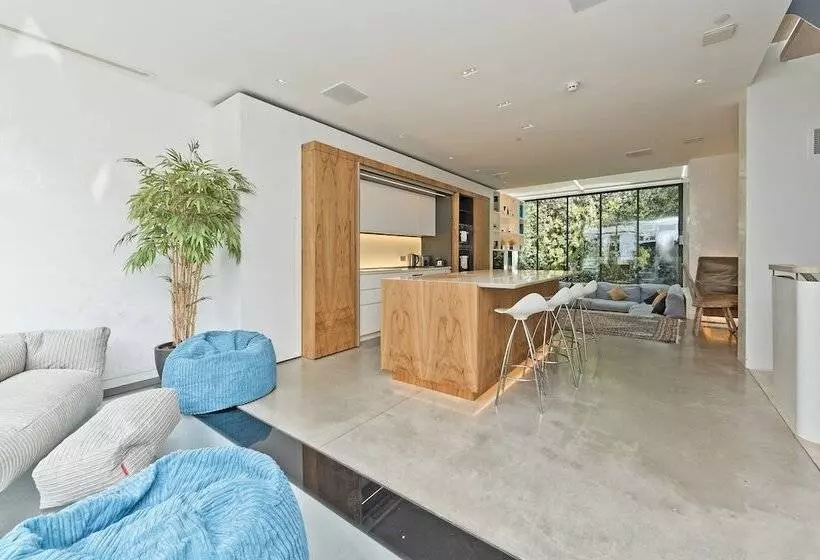 Amazing South Kensington Mews House By Underthedoormat