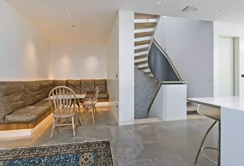 Amazing South Kensington Mews House By Underthedoormat