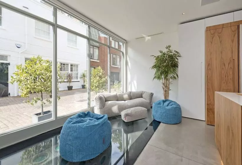 Amazing South Kensington Mews House By Underthedoormat