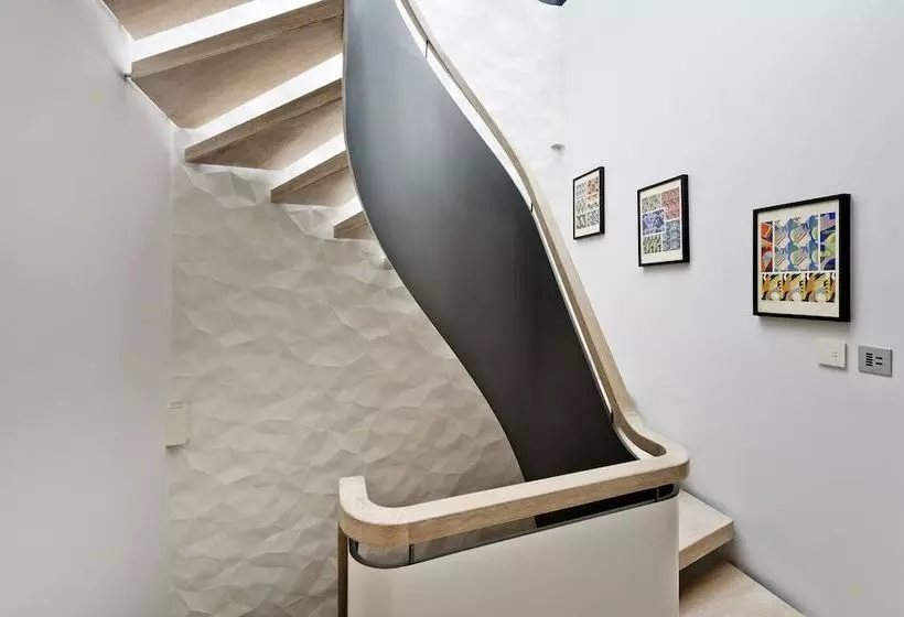 Amazing South Kensington Mews House By Underthedoormat