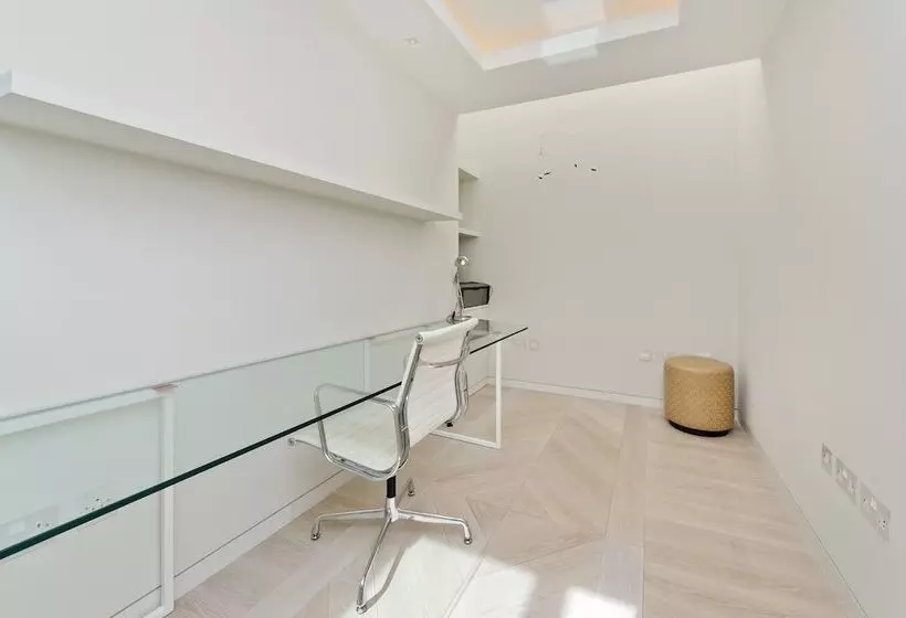 Amazing South Kensington Mews House By Underthedoormat
