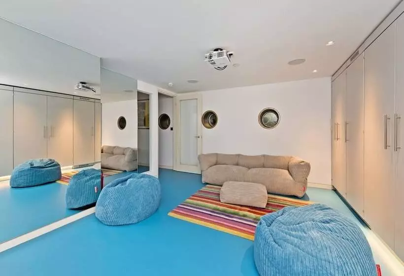 Amazing South Kensington Mews House By Underthedoormat
