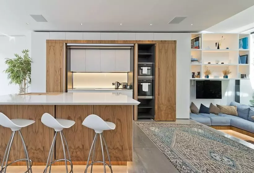 Amazing South Kensington Mews House By Underthedoormat