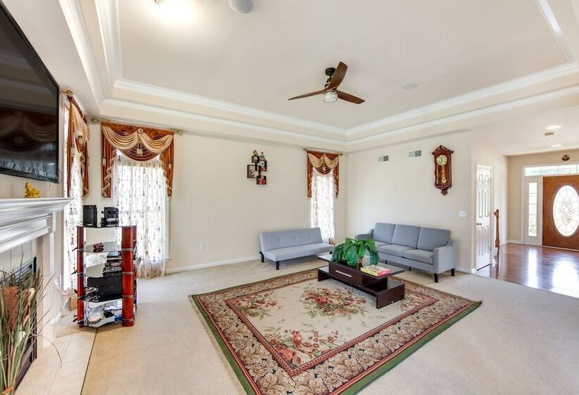 Charming Pennsylvania Retreat W/ Deck & Fireplace!