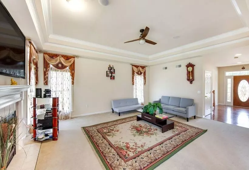 Charming Pennsylvania Retreat W/ Deck & Fireplace!