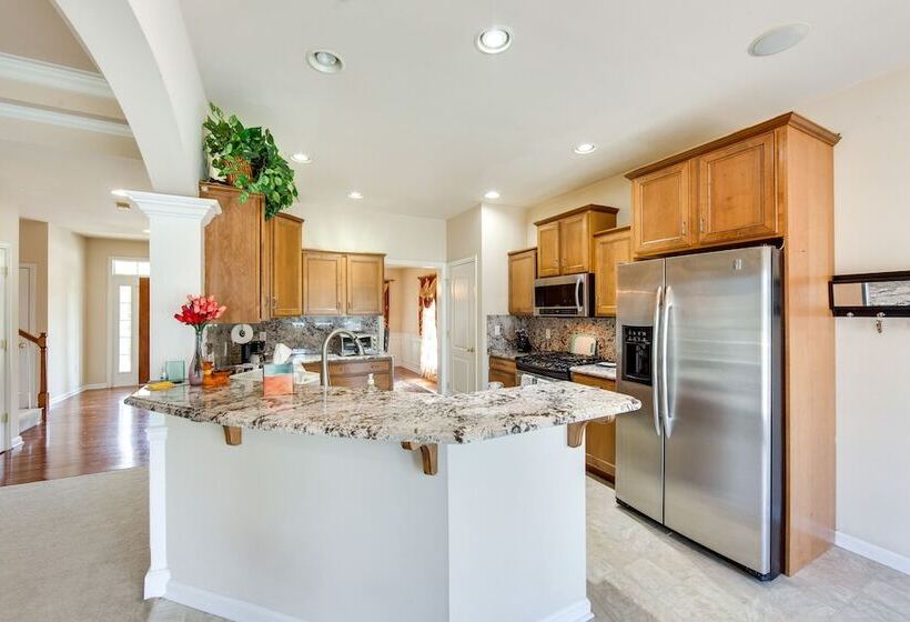 Charming Pennsylvania Retreat W/ Deck & Fireplace!