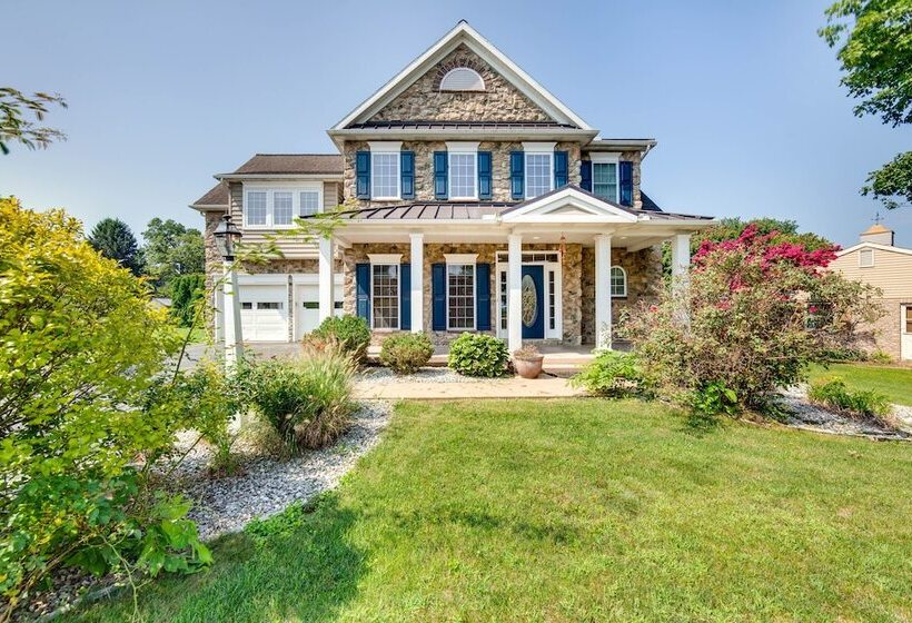 Charming Pennsylvania Retreat W/ Deck & Fireplace!