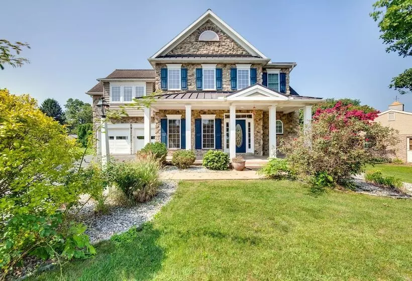 Charming Pennsylvania Retreat W/ Deck & Fireplace!