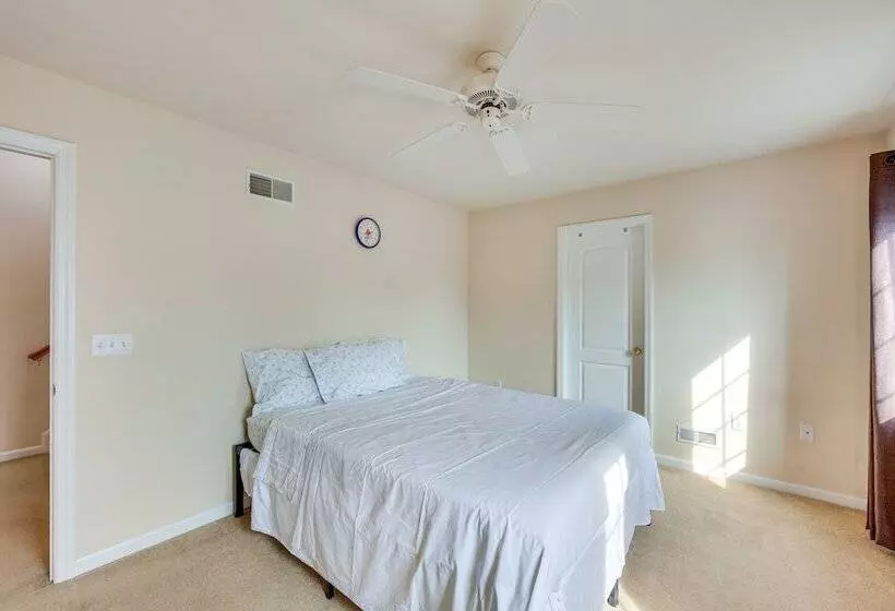 Charming Pennsylvania Retreat W/ Deck & Fireplace!